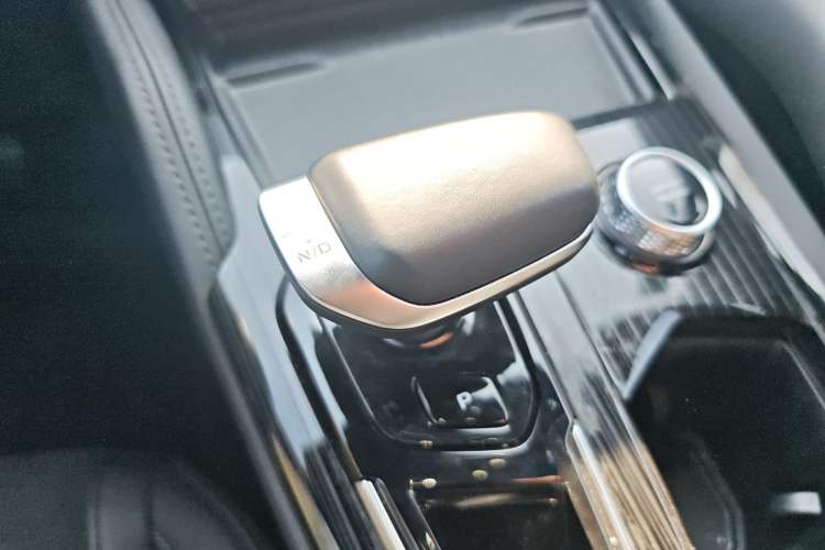 Used Geely Auto Monjaro L Extended Range Electric Version 2022 1.5T DHT Range-Extending Electric Flagship Edition Gear Lever