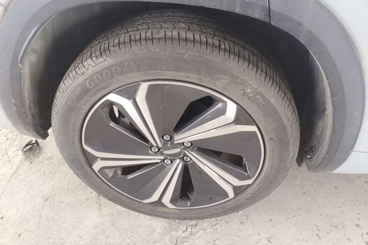 Used Geely Auto Monjaro L Extended Range Electric Version 2022 1.5T DHT Range-Extending Electric Supreme Edition Right Rear Wheel Hub
