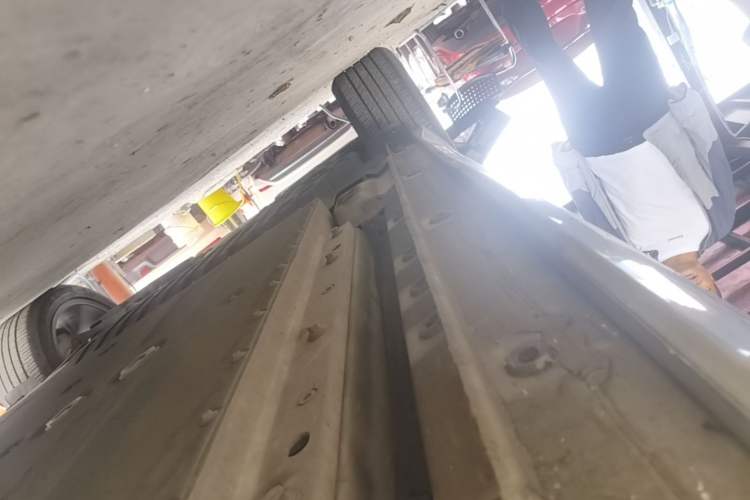 Used Geely Auto Monjaro L Extended Range Electric Version 2022 1.5T DHT Range-Extending Electric Supreme Edition Right Side Sill