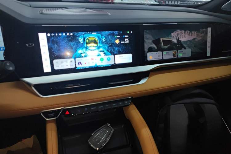 Used Geely Auto Monjaro L Extended Range Electric Version 2022 1.5T DHT Range-Extending Electric Flagship Edition Audio And AC Panel