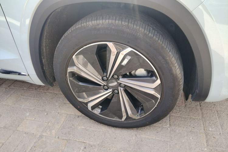 Used Geely Auto Monjaro L Extended Range Electric Version 2022 1.5T DHT Range-Extending Electric Supreme Edition Right Front Wheel Hub