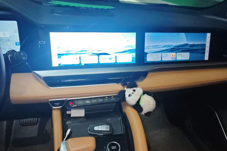 Used Geely Auto Monjaro L Extended Range Electric Version 2022 1.5T DHT Range-Extending Electric Supreme Edition Audio And AC Panel