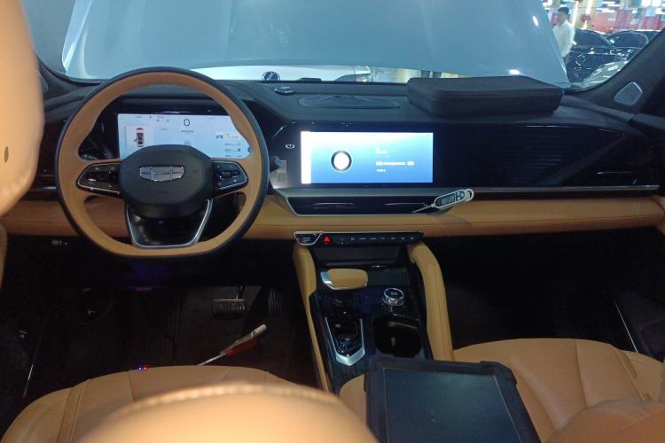 Used Geely Auto Monjaro L Extended Range Electric Version 2022 1.5T DHT Range-Extending Electric Supreme Edition Center Console