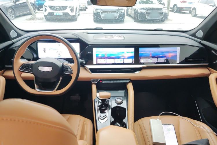 Used Geely Auto Monjaro L Extended Range Electric Version 2022 1.5T DHT Range-Extending Electric Supreme Edition Center Console