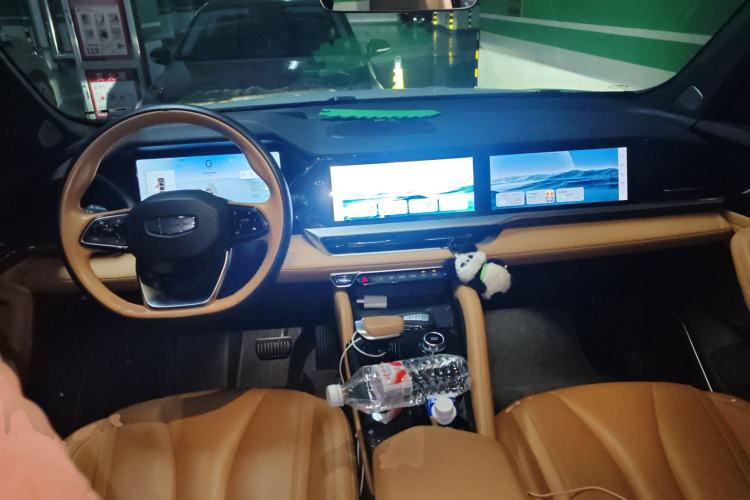 Used Geely Auto Monjaro L Extended Range Electric Version 2022 1.5T DHT Range-Extending Electric Supreme Edition Center Console