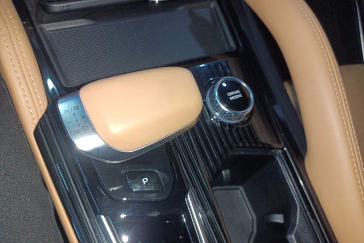 Used Geely Auto Monjaro L Extended Range Electric Version 2022 1.5T DHT Range-Extending Electric Supreme Edition Gear Lever