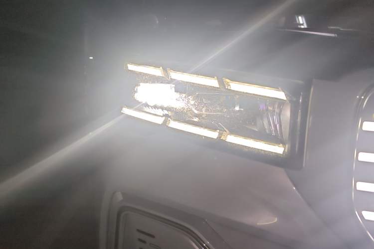 Used Geely Auto Monjaro L Extended Range Electric Version 2022 1.5T DHT Range-Extending Electric Supreme Edition Right Front Headlight