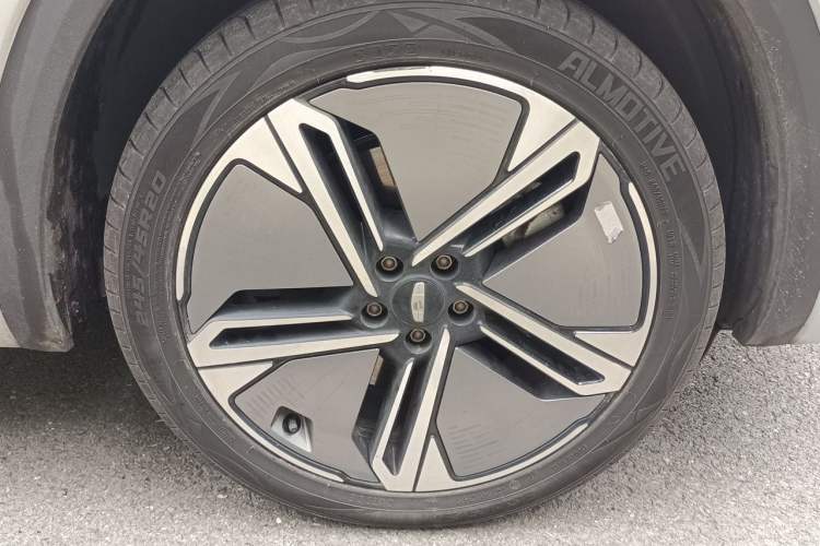 Used Geely Auto Monjaro L Extended Range Electric Version 2022 1.5T DHT Range-Extending Electric Flagship Edition Right Front Wheel Hub