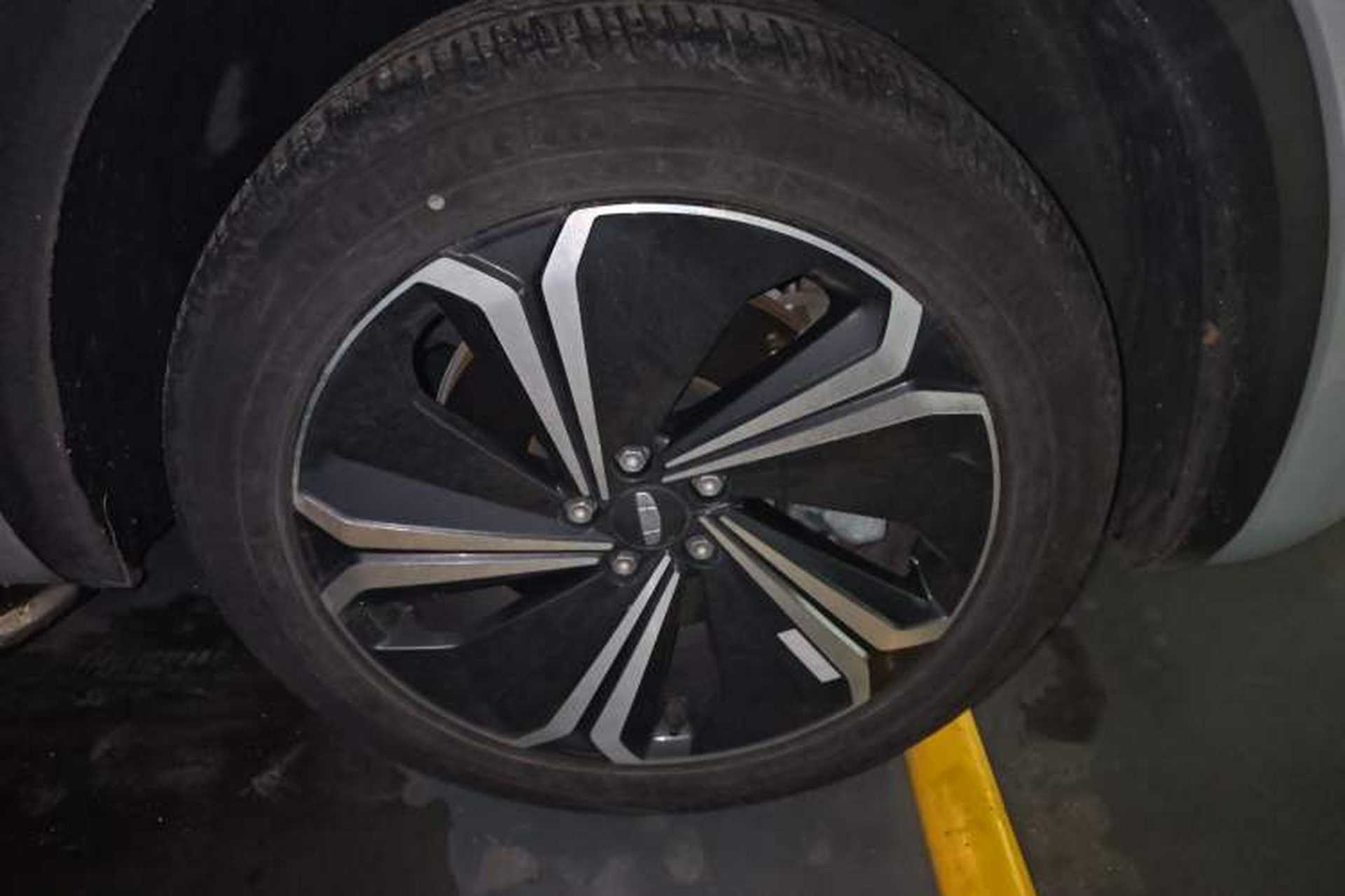 Used Geely Auto Monjaro L Extended Range Electric Version 2022 1.5T DHT Range-Extending Electric Supreme Edition Right Front Wheel Hub