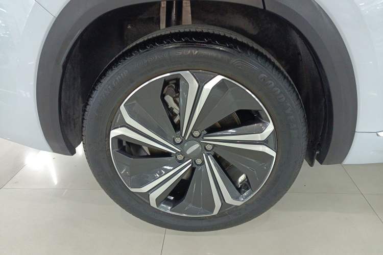 Used Geely Auto Monjaro L Extended Range Electric Version 2022 1.5T DHT Range-Extending Electric Supreme Edition Right Rear Wheel Hub