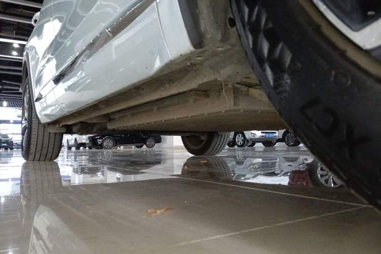 Used Geely Auto Monjaro L Extended Range Electric Version 2022 1.5T DHT Range-Extending Electric Flagship Edition Right Side Sill