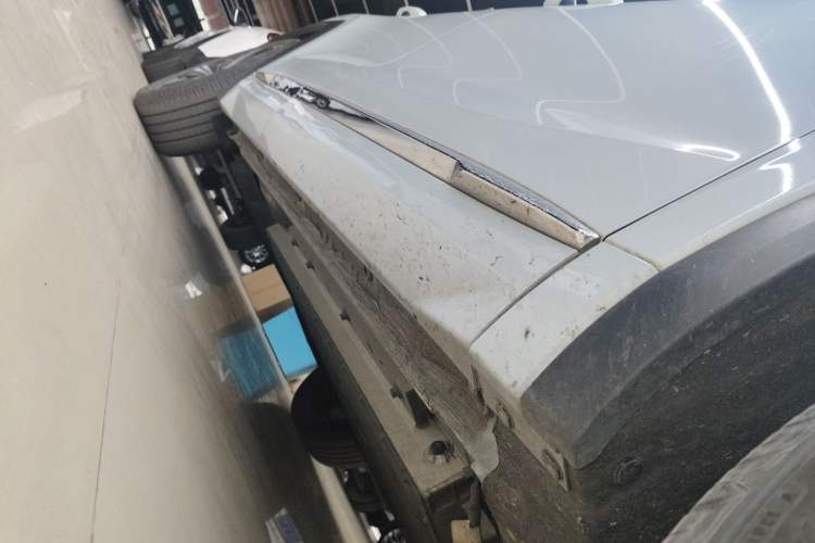 Used Geely Auto Monjaro L Extended Range Electric Version 2022 1.5T DHT Range-Extending Electric Flagship Edition Right Side Sill