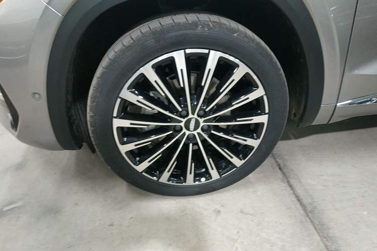 Used Geely Auto Monjaro L Intelligent Engine 2024 1.5T Tiangong Edition Left Front Wheel Hub