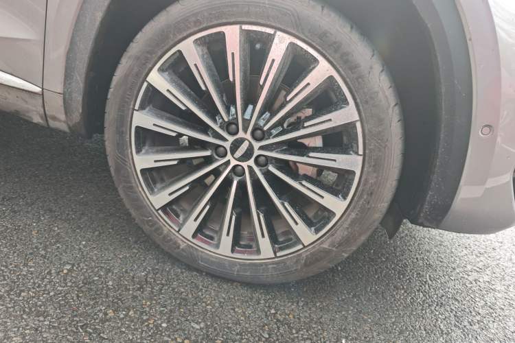Used Geely Auto Monjaro L Intelligent Engine 2024 1.5T Galaxy Edition Right Front Wheel Hub
