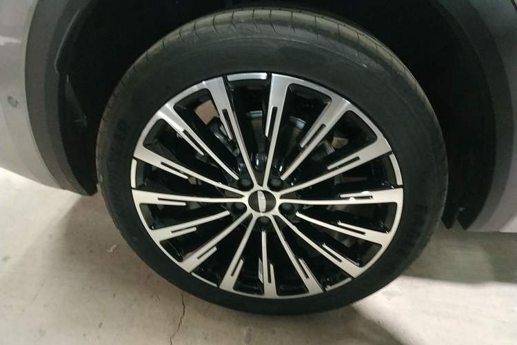 Used Geely Auto Monjaro L Intelligent Engine 2024 1.5T Tiangong Edition Right Rear Wheel Hub
