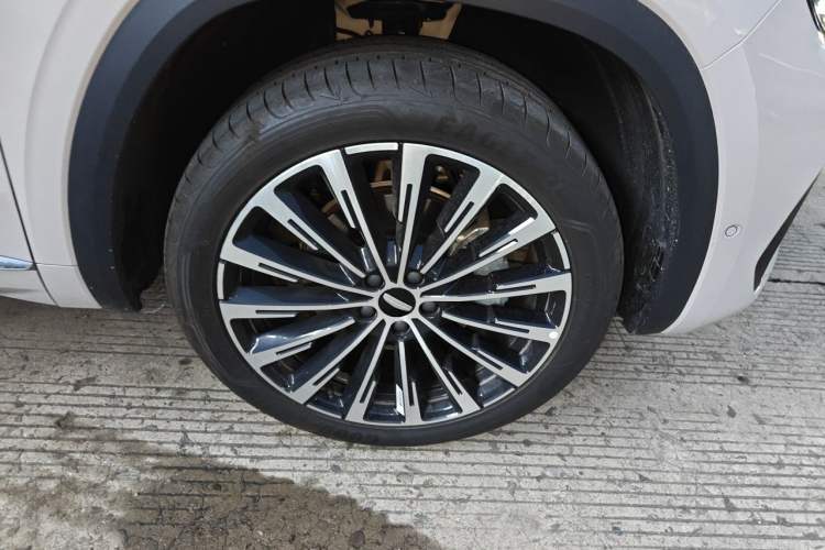 Used Geely Auto Monjaro L Intelligent Engine 2024 1.5T Tiangong Edition Right Front Wheel Hub