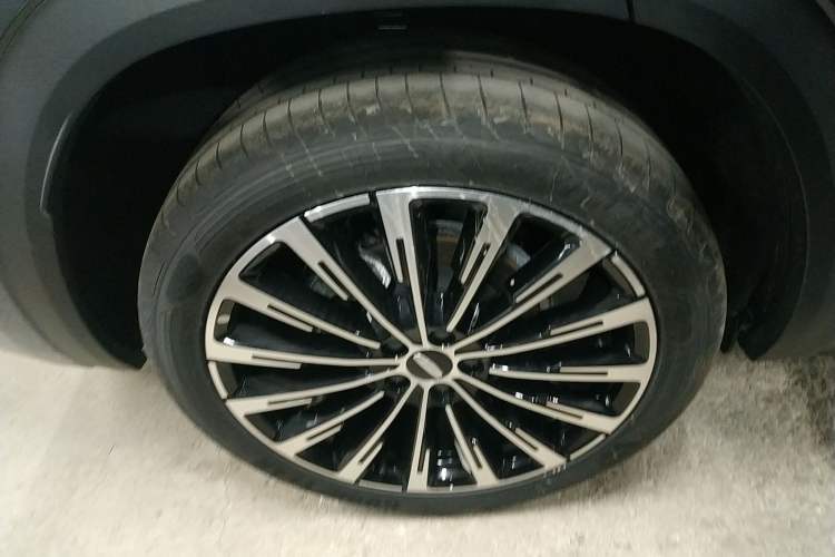 Used Geely Auto Monjaro L Intelligent Engine 2024 1.5T Tiangong Edition Right Rear Wheel Hub