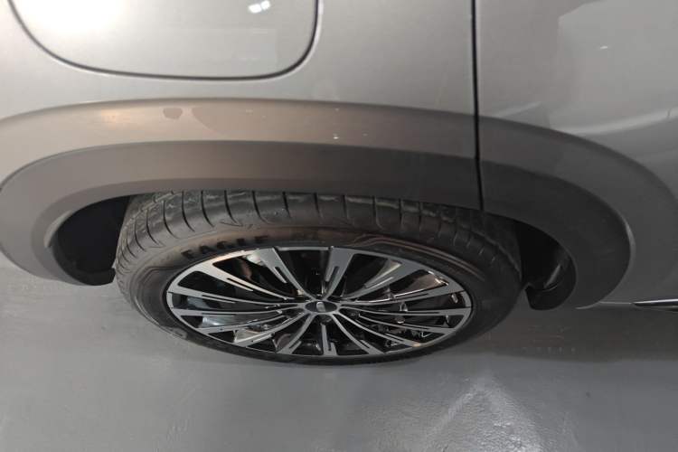 Used Geely Auto Monjaro L Intelligent Engine 2024 1.5T Tiangong Edition Right Rear Wheel Hub