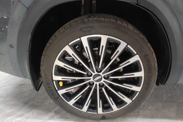 Used Geely Auto Monjaro L Intelligent Engine 2024 1.5T Galaxy Edition Right Rear Wheel Hub