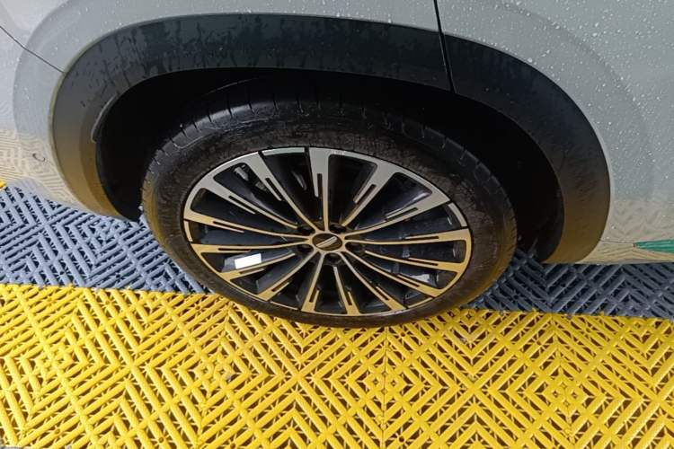 Used Geely Auto Monjaro L Intelligent Engine 2024 1.5T Tiangong Edition Right Rear Wheel Hub