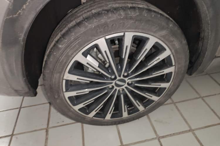 Used Geely Auto Monjaro L Intelligent Engine 2024 1.5T Tiangong Edition Right Rear Wheel Hub