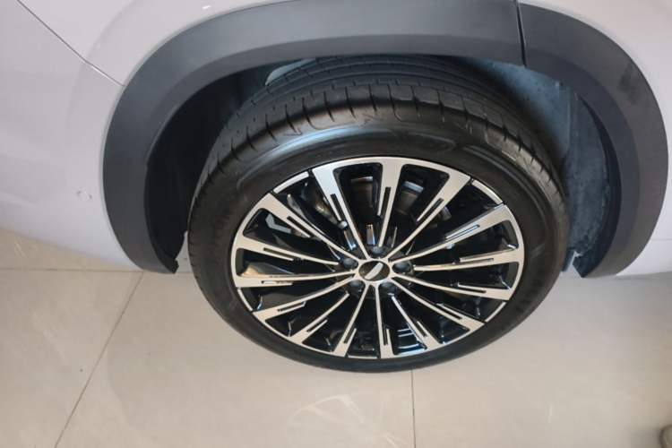 Used Geely Auto Monjaro L Intelligent Engine 2024 1.5T Galaxy Edition Right Rear Wheel Hub