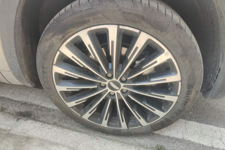Used Geely Auto Monjaro L Intelligent Engine 2024 1.5T Galaxy Edition Right Front Wheel Hub