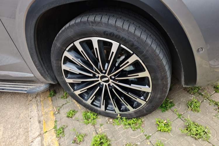 Used Geely Auto Monjaro L Intelligent Engine 2024 1.5T Galaxy Edition Right Front Wheel Hub