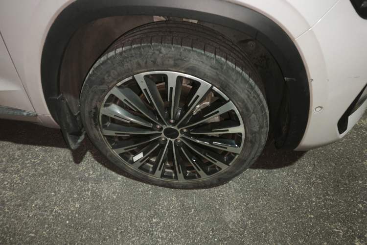 Used Geely Auto Monjaro L Intelligent Engine 2024 1.5T Tiangong Edition Right Front Wheel Hub