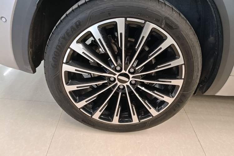Used Geely Auto Monjaro L Intelligent Engine 2024 1.5T Tiangong Edition Right Rear Wheel Hub