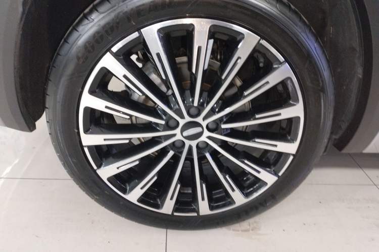 Used Geely Auto Monjaro L Intelligent Engine 2024 1.5T Tiangong Edition Right Rear Wheel Hub