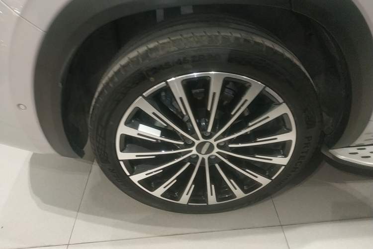 Used Geely Auto Monjaro L Intelligent Engine 2024 1.5T Tiangong Edition Right Rear Wheel Hub
