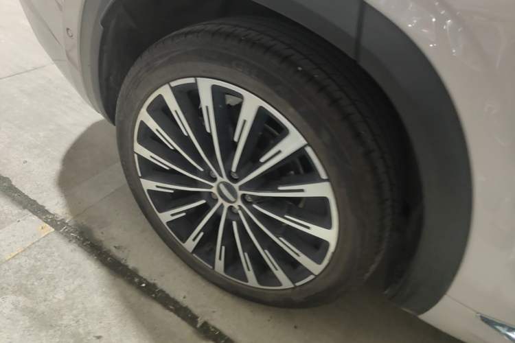 Used Geely Auto Monjaro L Intelligent Engine 2024 1.5T Tiangong Edition Right Rear Wheel Hub