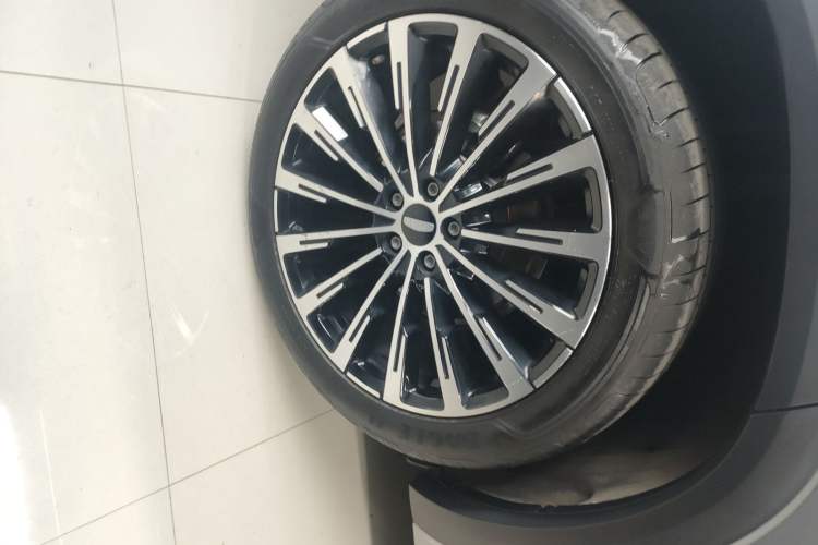 Used Geely Auto Monjaro L Intelligent Engine 2024 1.5T Tiangong Edition Right Rear Wheel Hub