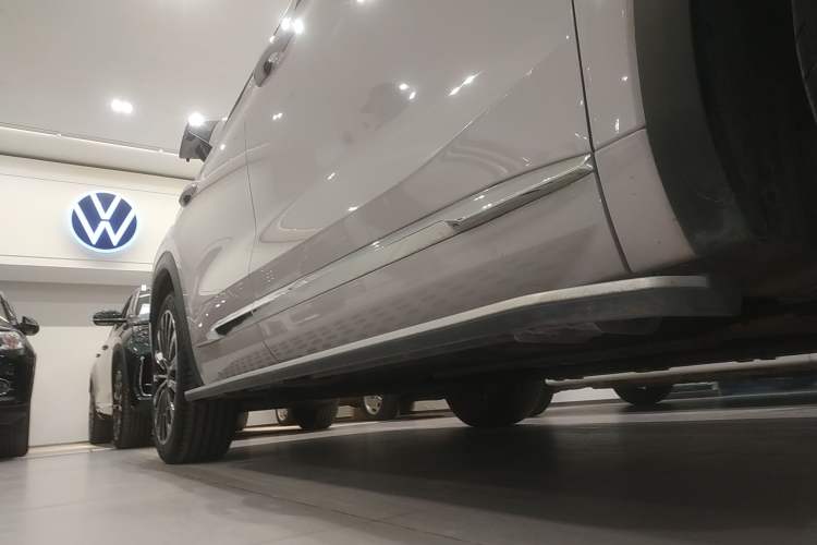 Used Geely Auto Monjaro L Intelligent Engine 2024 1.5T Tiangong Edition Right Side Sill