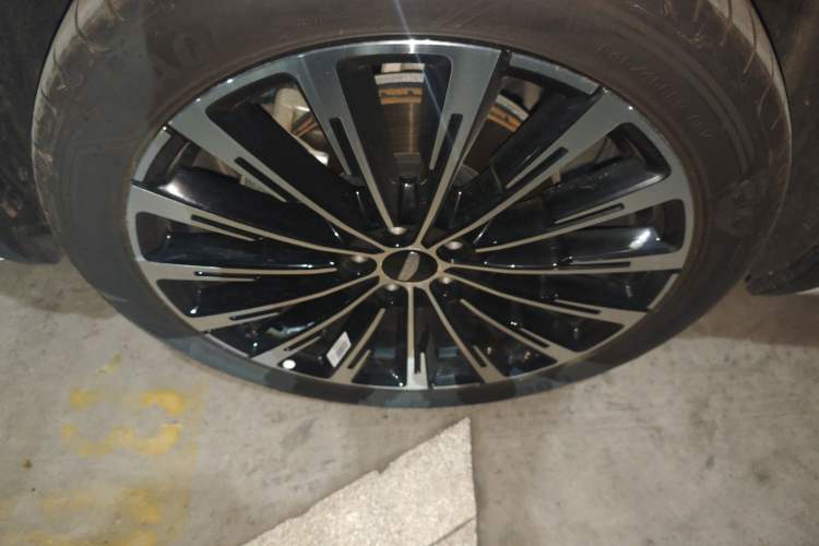 Used Geely Auto Monjaro L Intelligent Engine 2024 1.5T Tiangong Edition Right Front Wheel Hub