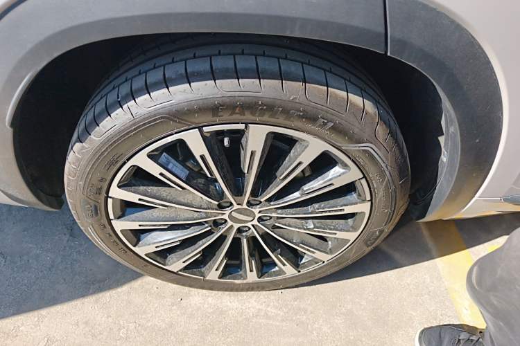 Used Geely Auto Monjaro L Intelligent Engine 2024 1.5T Galaxy Edition Right Rear Wheel Hub