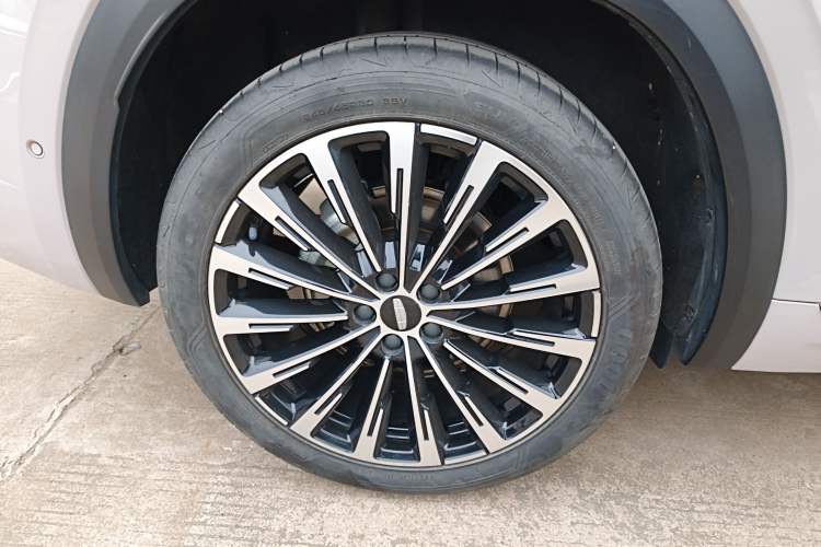 Used Geely Auto Monjaro L Intelligent Engine 2024 1.5T Tiangong Edition Right Rear Wheel Hub