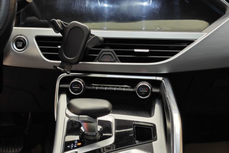 Used Geely Auto Monjaro New Energy 2019 Updated 400T YAOXINGER Pure Electric Range of 56 KM Interior 12