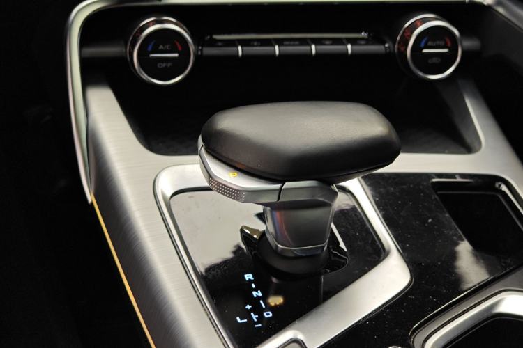 Used Geely Auto Monjaro New Energy 2019 Updated 400T YAOXINGER Pure Electric Range of 56 KM Interior 7