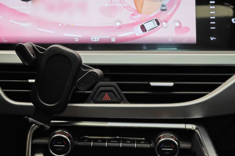 Used Geely Auto Monjaro New Energy 2019 Updated 400T YAOXINGER Pure Electric Range of 56 KM Interior 8