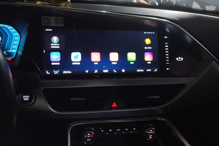 Used Geely Auto Monjaro New Energy 2019 400T Yuxingzhe Pure Electric Range 56 km Audio And AC Panel