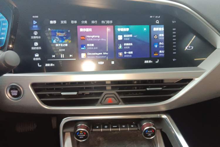 Used Geely Auto Monjaro New Energy 2019 Updated Version 400T Yuxingzhe Pure Electric Range of 80 KM Audio And AC Panel