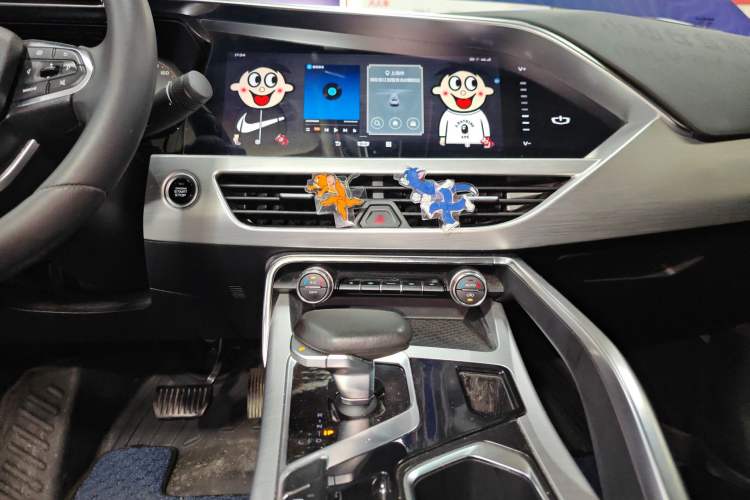 Used Geely Auto Monjaro New Energy 2019 400T YAOXINGZHE Pure Electric Range 80 KM Audio And AC Panel