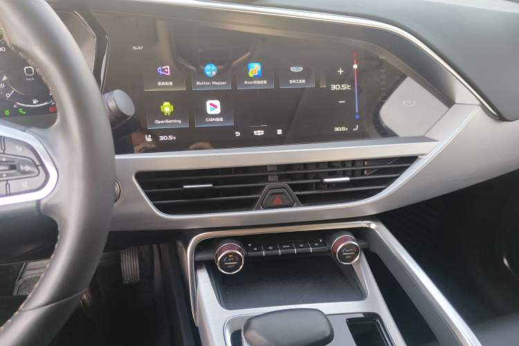 Used Geely Auto Monjaro New Energy 2019 Updated Version 400T Yuxingzhe Pure Electric Range of 80 KM Audio And AC Panel