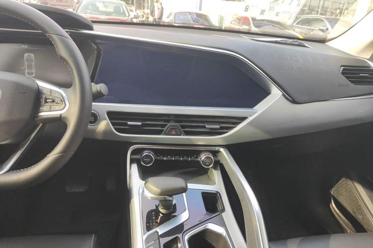 Used Geely Auto Monjaro New Energy 2019 400T YAOXINGZHE Pure Electric Range 80 KM Audio And AC Panel