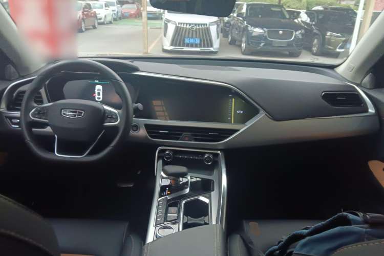Used Geely Auto Monjaro New Energy 2019 Updated Version 400T Yuxingzhe Pure Electric Range of 80 KM Center Console