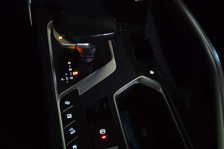 Used Geely Auto Monjaro New Energy 2019 400T Yuxingzhe Pure Electric Range 56 km Gear Lever