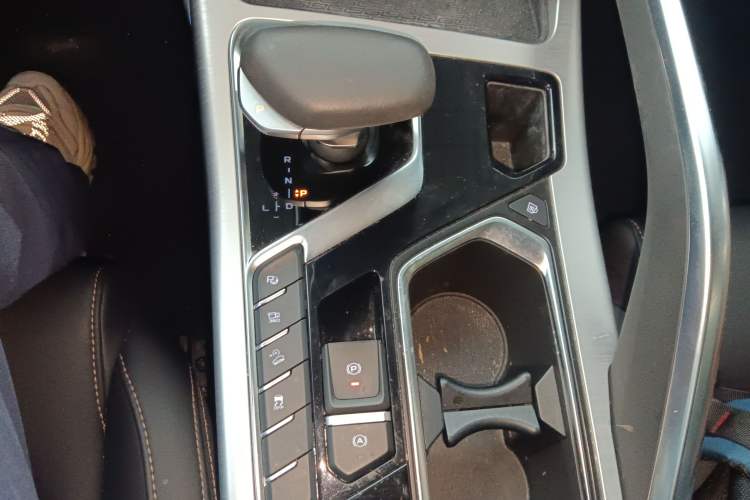 Used Geely Auto Monjaro New Energy 2019 Updated Version 400T Yuxingzhe Pure Electric Range of 80 KM Gear Lever