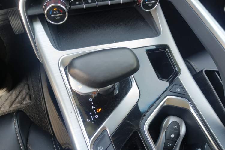 Used Geely Auto Monjaro New Energy 2019 Updated Version 400T Yuxingzhe Pure Electric Range of 80 KM Gear Lever